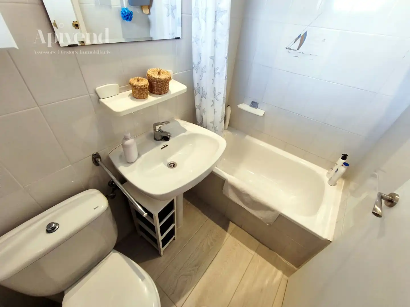 Badezimmer von Wohnung zum Verkauf in Roses mit Klimaanlage, Heizung und Terrasse