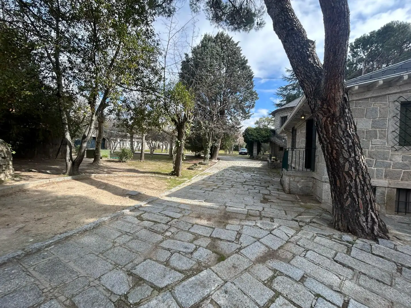 Vista exterior de Casa o chalet en venta en Torrelodones con Calefacción, Jardín privado y Parquet