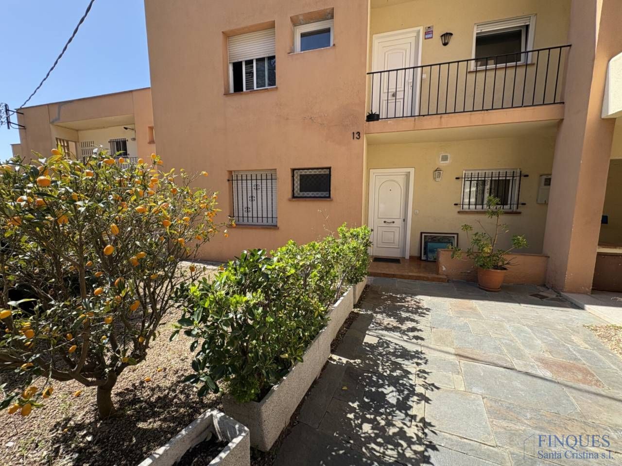 Vista exterior de Pis en venda en Sant Feliu de Guíxols amb Aire condicionat, Jardí privat i Terrassa