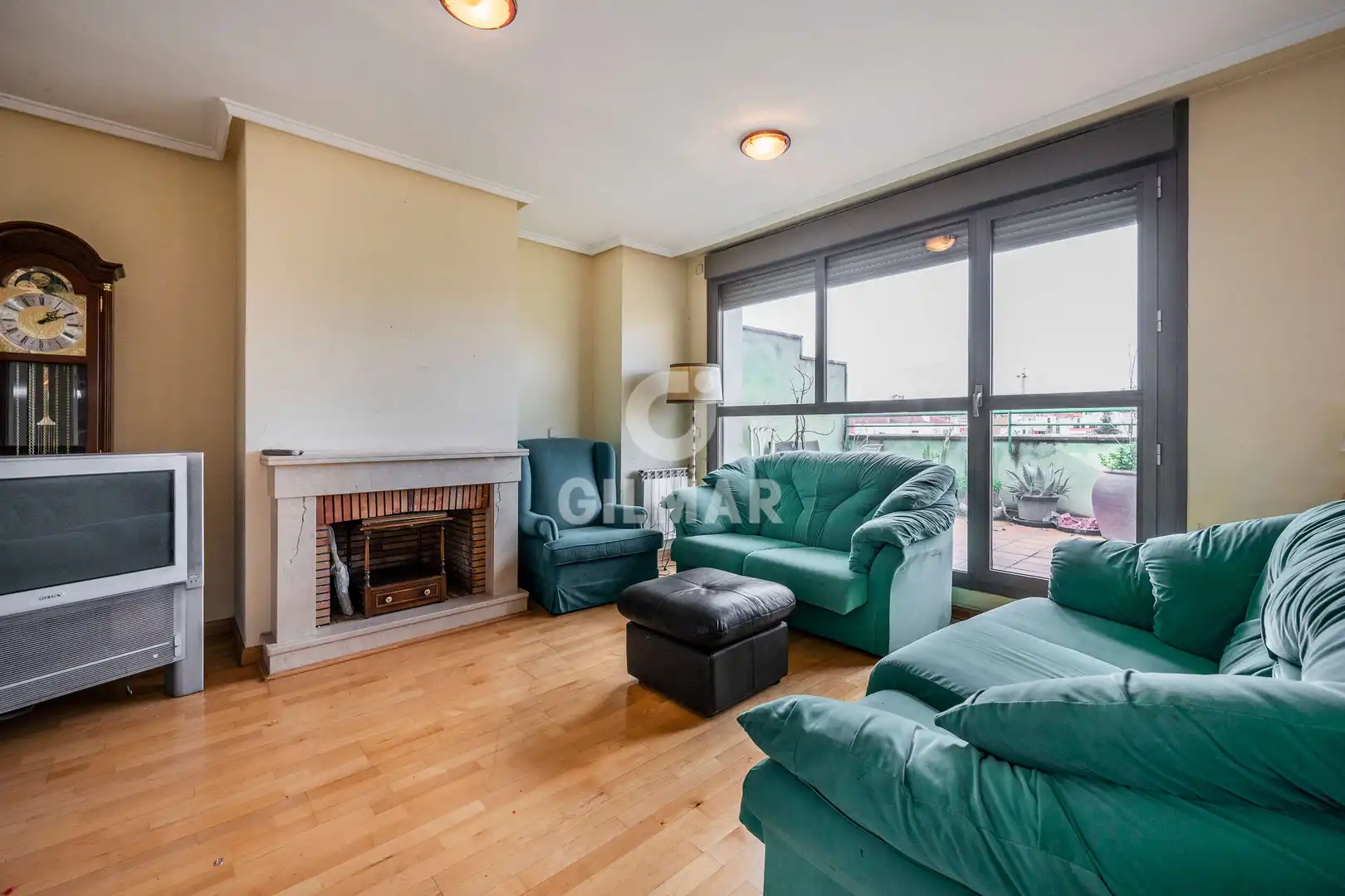 Wohnzimmer von Dachboden zum Verkauf in Madrid mit Heizung, Privatgarten und Abstellraum
