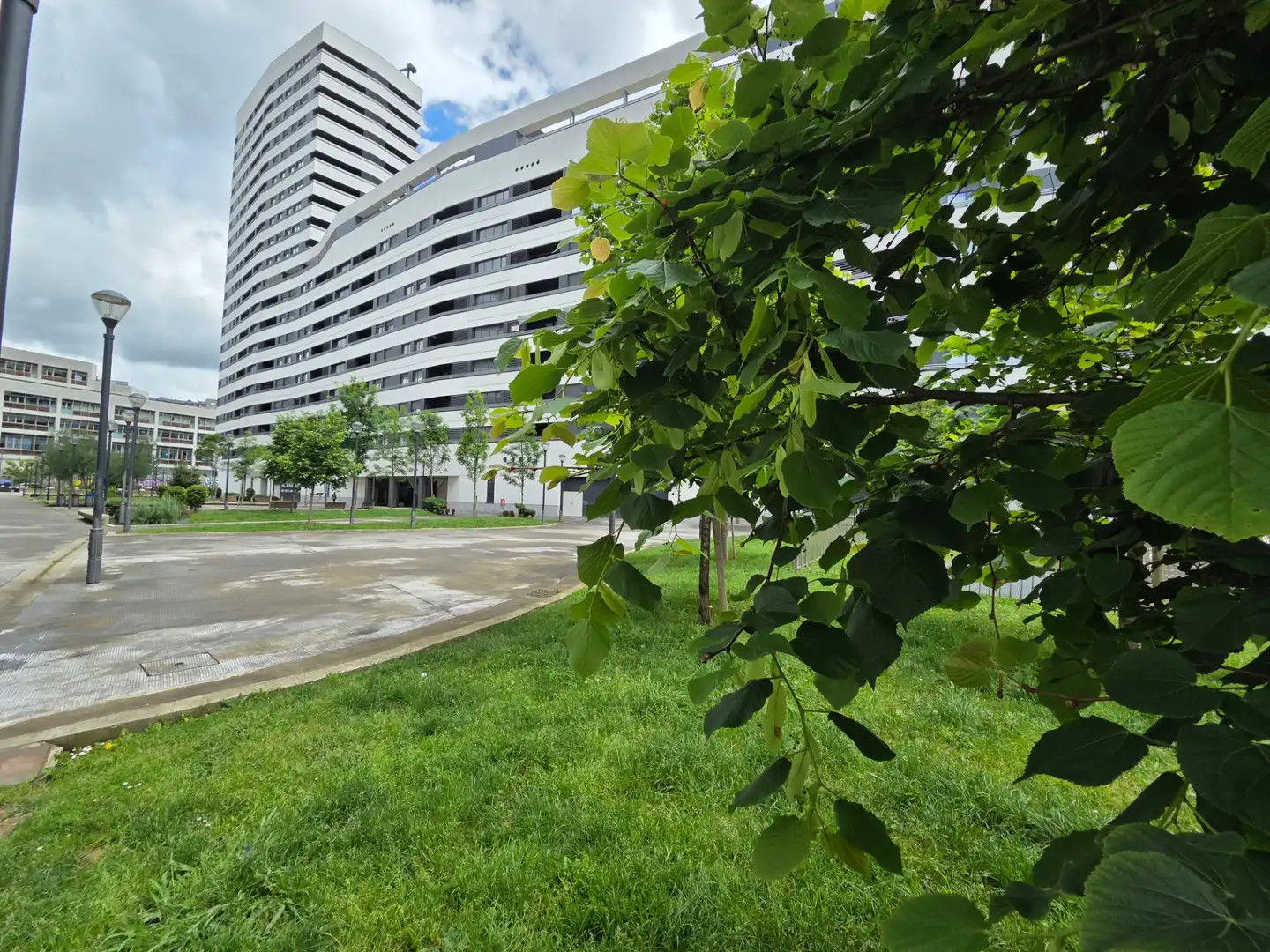 Vista exterior de Pis en venda en Bilbao  amb Calefacció, Jardí privat i Parquet