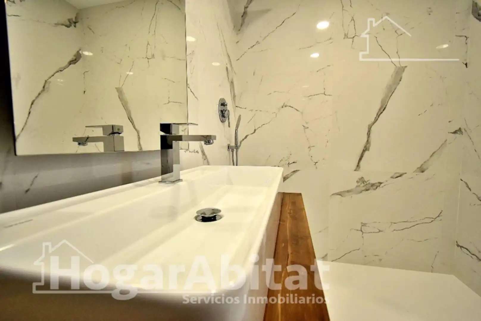 Baño de Piso en venta en Valencia con Aire acondicionado, Calefacción y Parquet