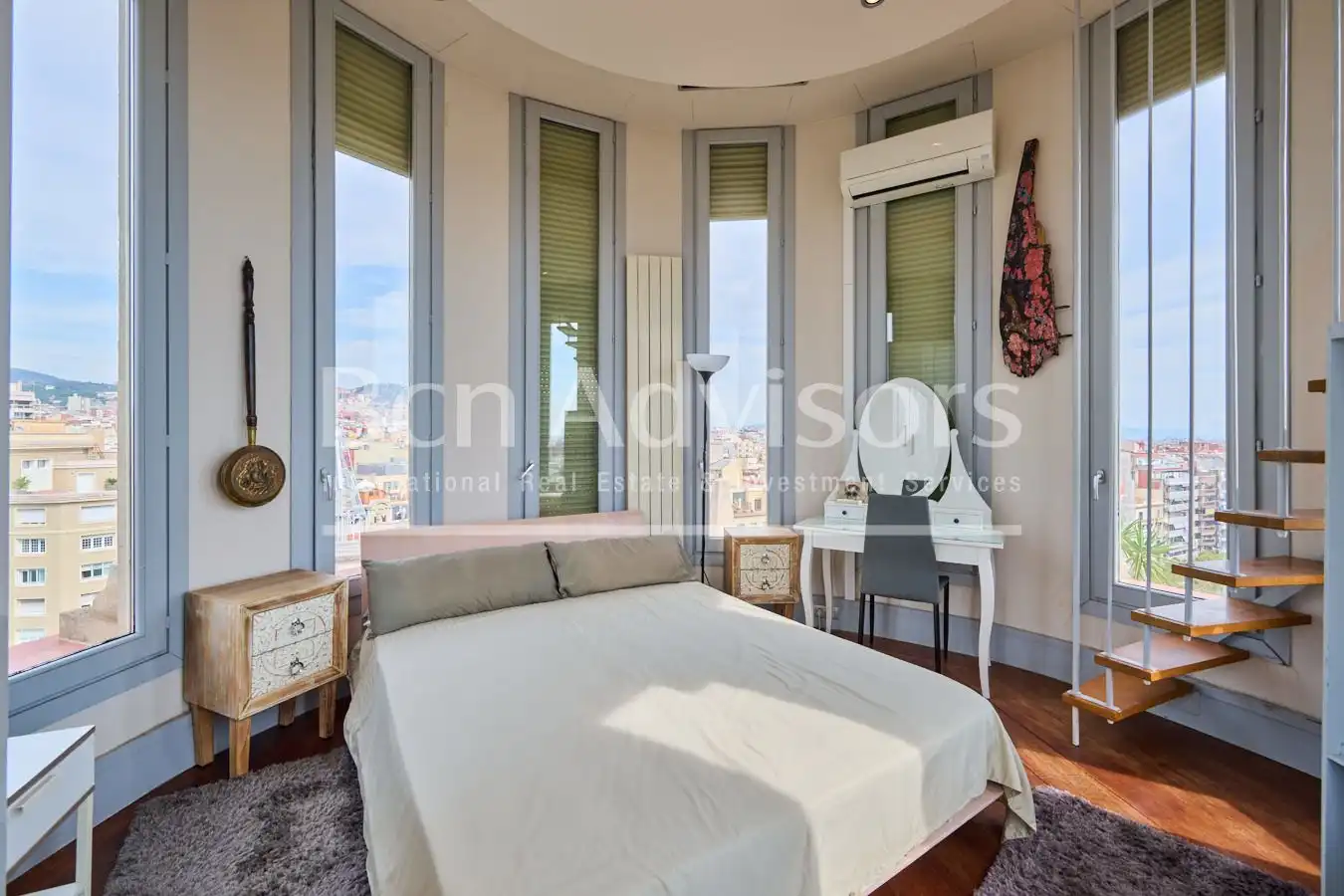 Bedroom of Attic for sale in Barcelona  with Air Conditioner, Heating and Parquet flooring