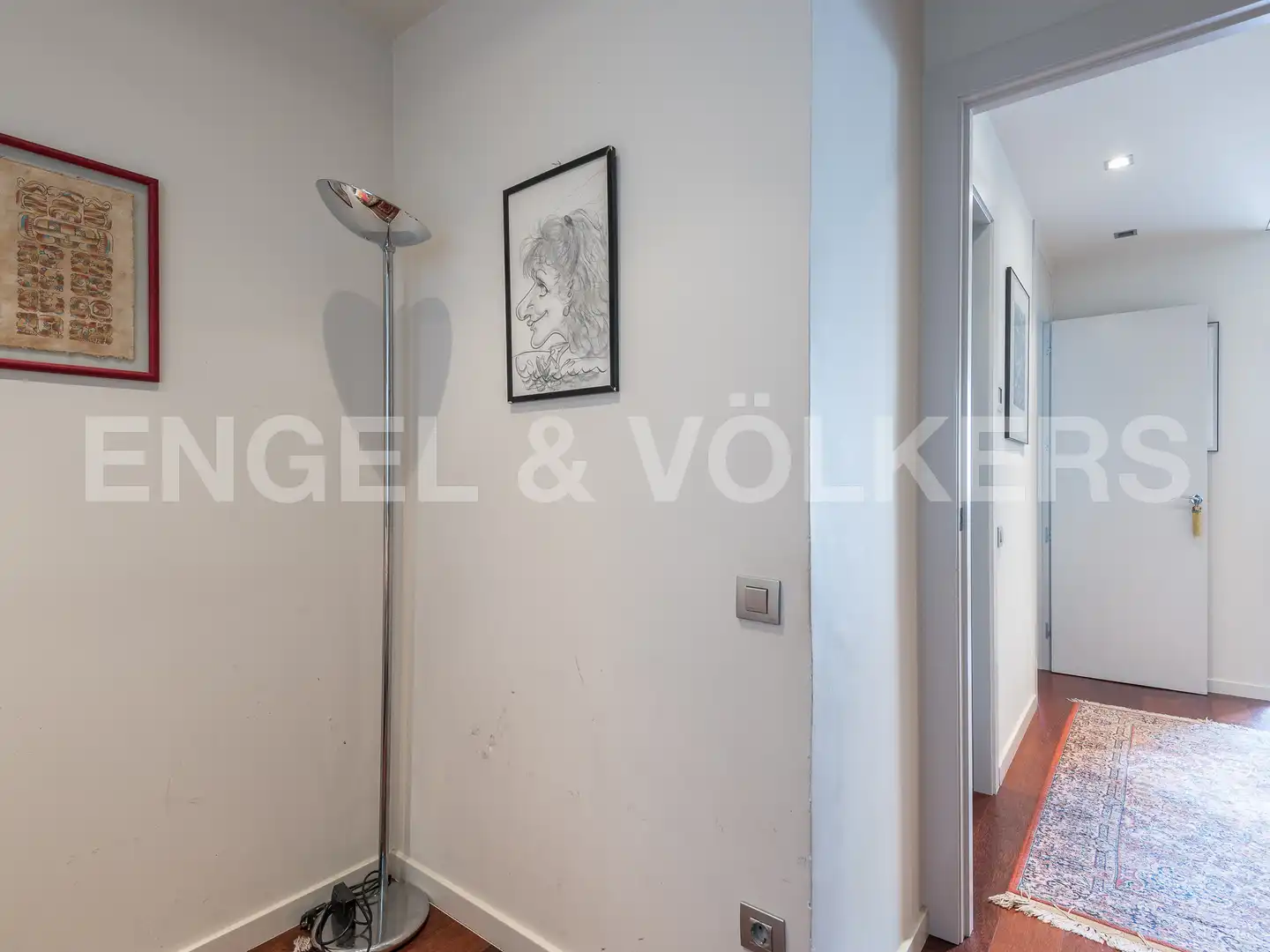 Wohnung zum Verkauf in Barcelona mit Klimaanlage, Heizung und Terrasse