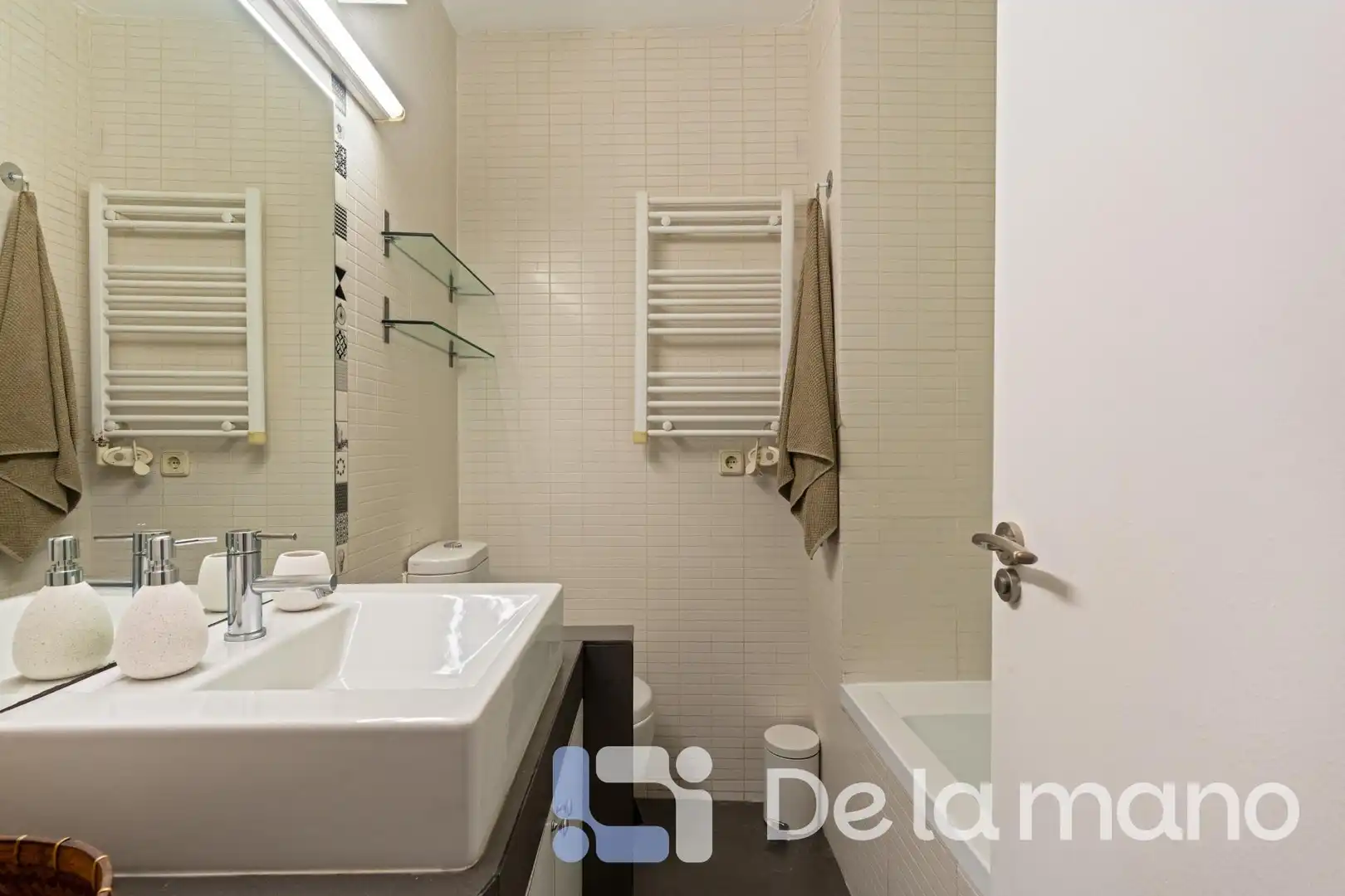 Bathroom of Flat for rent in Madrid  with Heating, Parquet flooring and Terrace