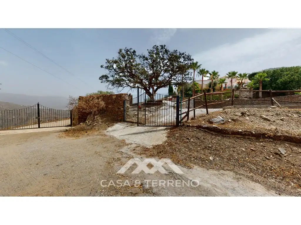 Houses for sale in Sayalonga  with Air Conditioner, Private garden and Terrace