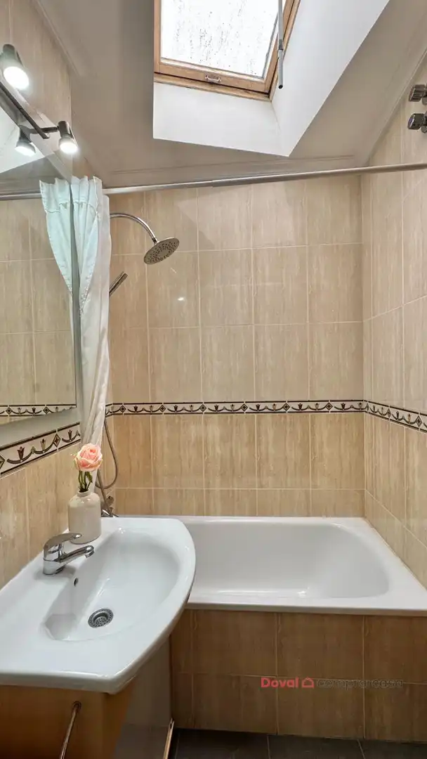 Badezimmer von Wohnung zum Verkauf in Tui mit Heizung, Abstellraum und Möbliert