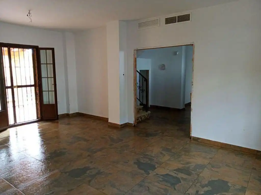 Casa o xalet en venda en La Rinconada amb Piscina