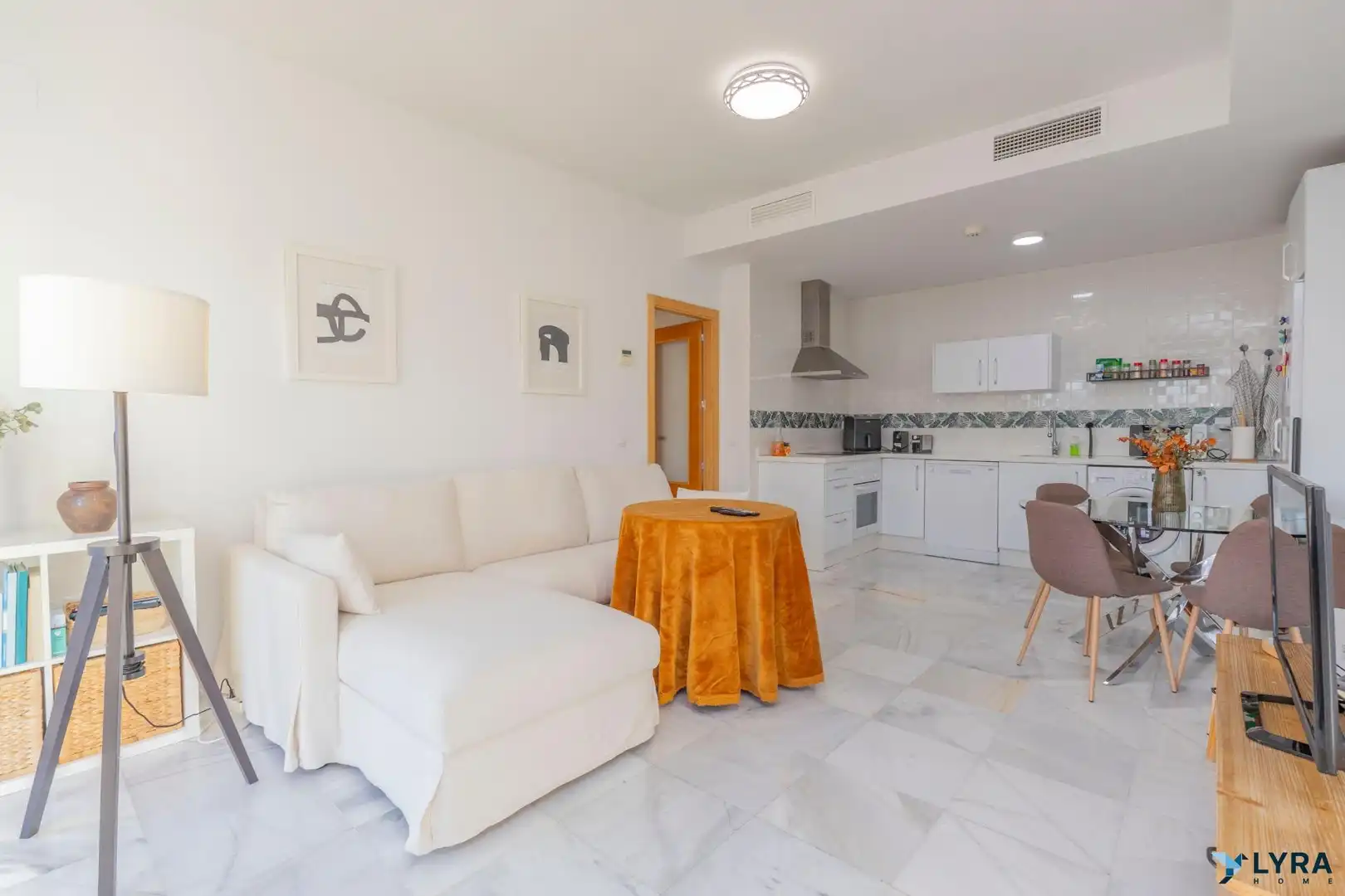 Living room of Flat for sale in Sevilla  with Air Conditioner, Heating and Furnished