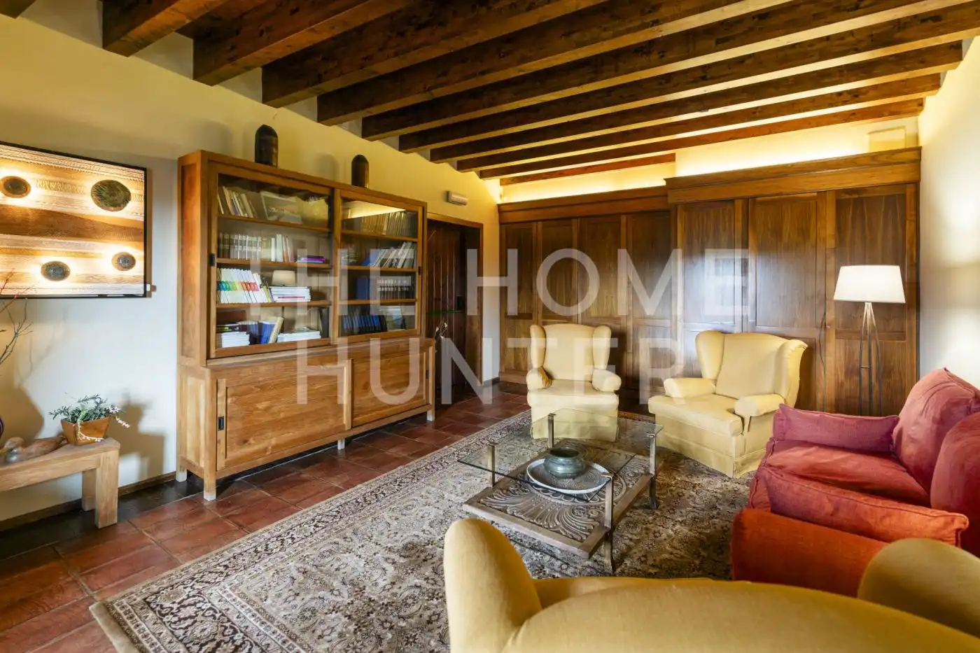 Sala d'estar de Finca rústica en venda en Sant Aniol de Finestres amb Aire condicionat, Calefacció i Jardí privat