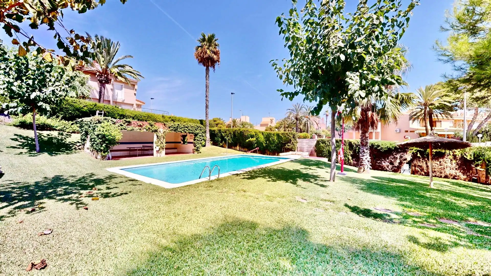 Piscina de Casa o xalet en venda en Alicante / Alacant amb Aire condicionat, Calefacció i Jardí privat