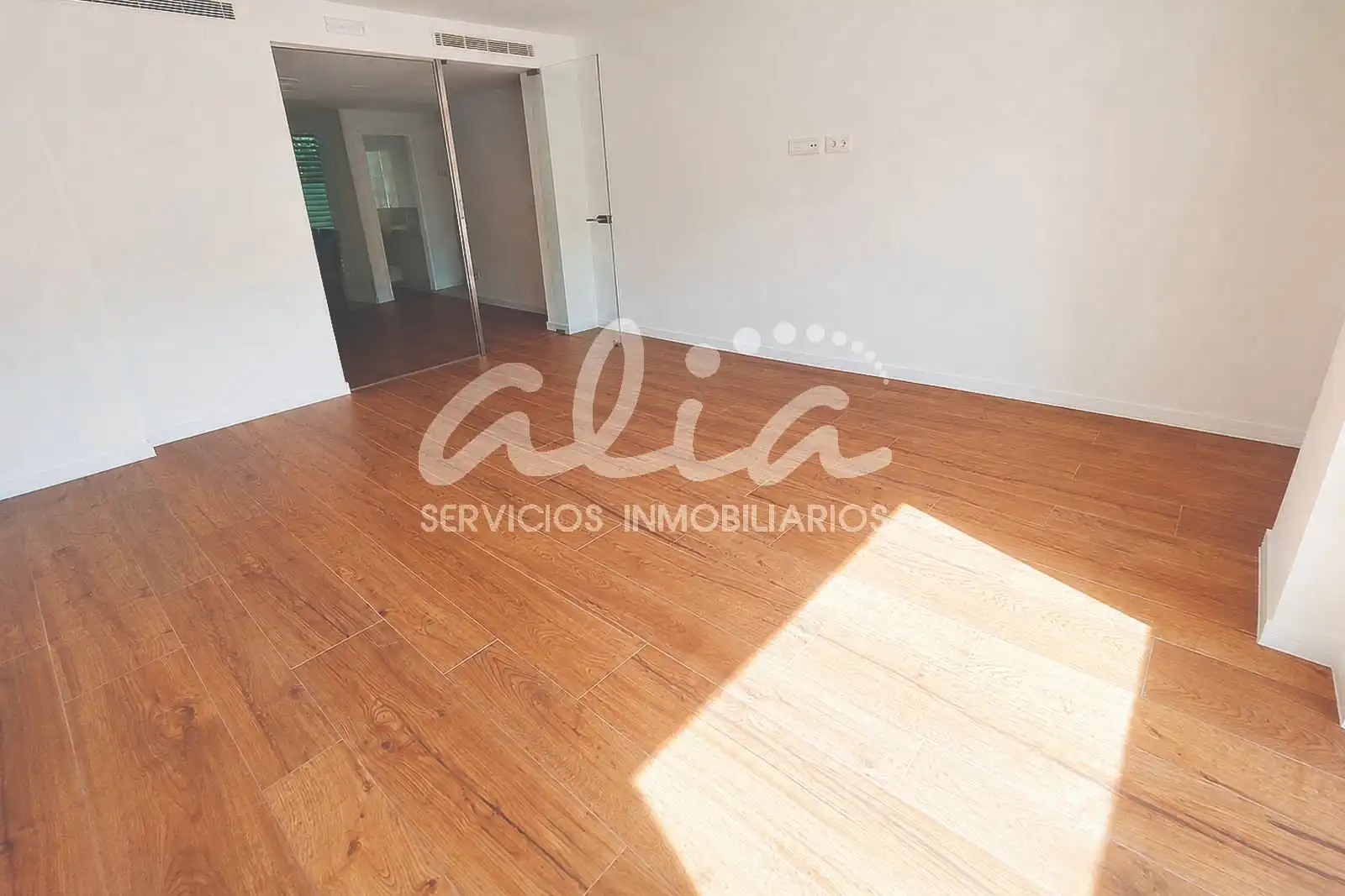 Living room of Office for rent in Pinto  with Air Conditioner, Heating and Terrace