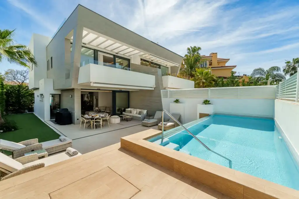 Villa mit Pool zum Verkauf in Nueva Andalucía, imagen 6