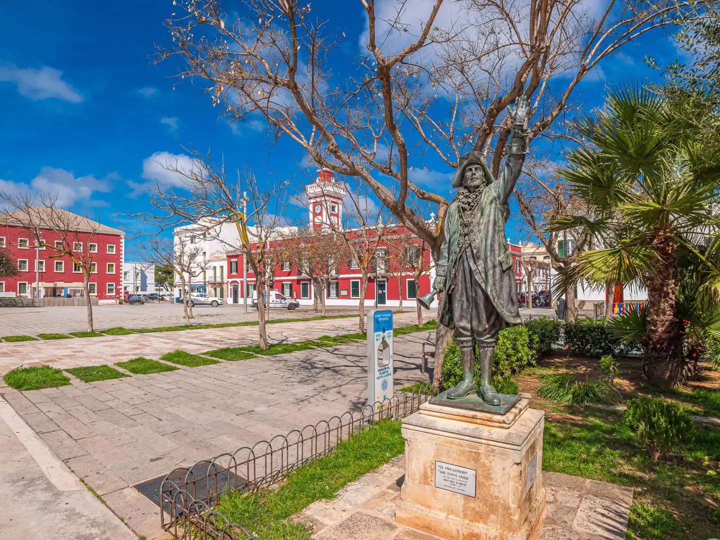 Vista exterior de Casa adosada en venda en Es Castell amb Terrassa i Balcó