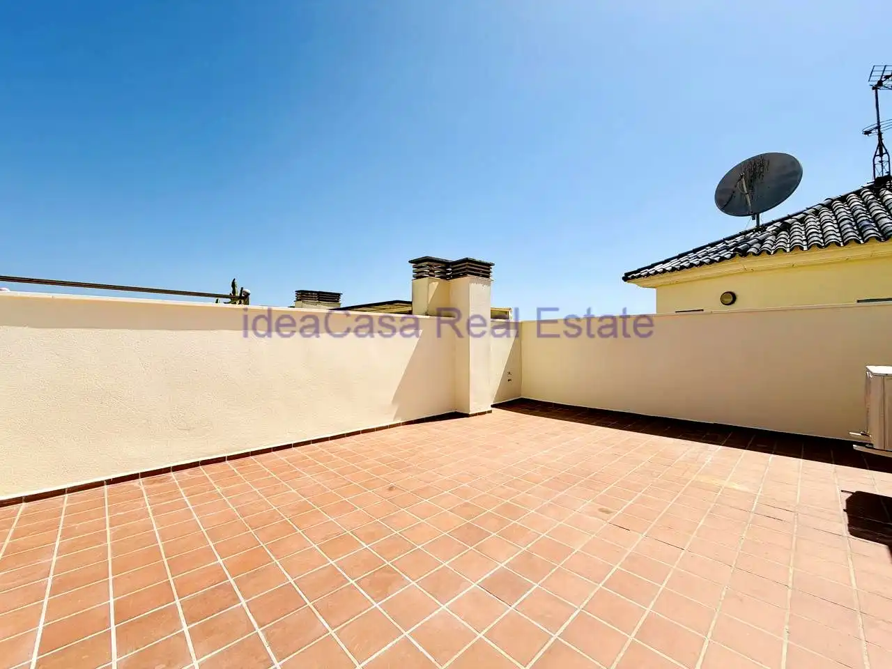 Vista exterior de Pis en venda en Fuengirola amb Aire condicionat, Terrassa i Piscina comunitària