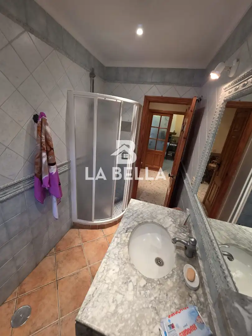 Bany de Casa o xalet en venda en Sevilla amb Aire condicionat, Jardí privat i Traster