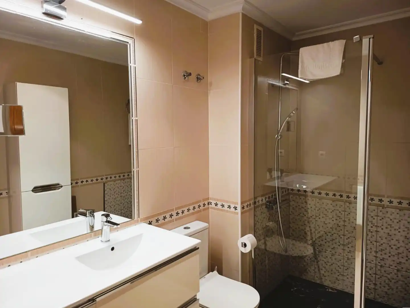 Badezimmer von Dachboden zum Verkauf in Orihuela mit Klimaanlage, Terrasse und Schwimmbad