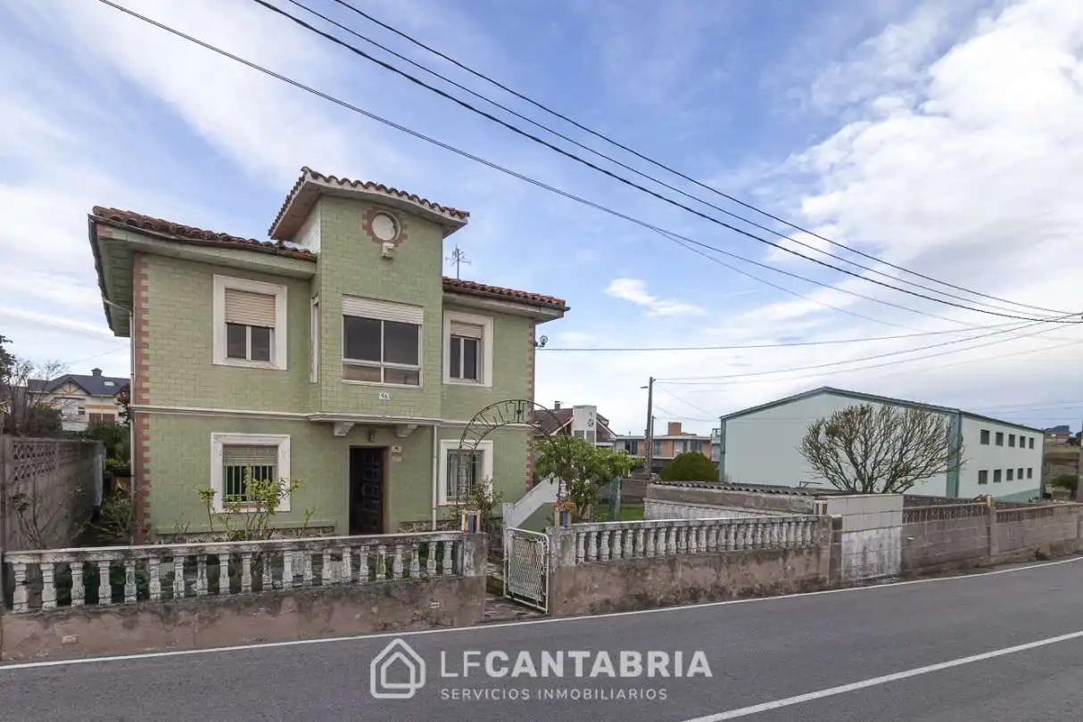 Houses for sale in Calle Corceño, Alisal - San Román