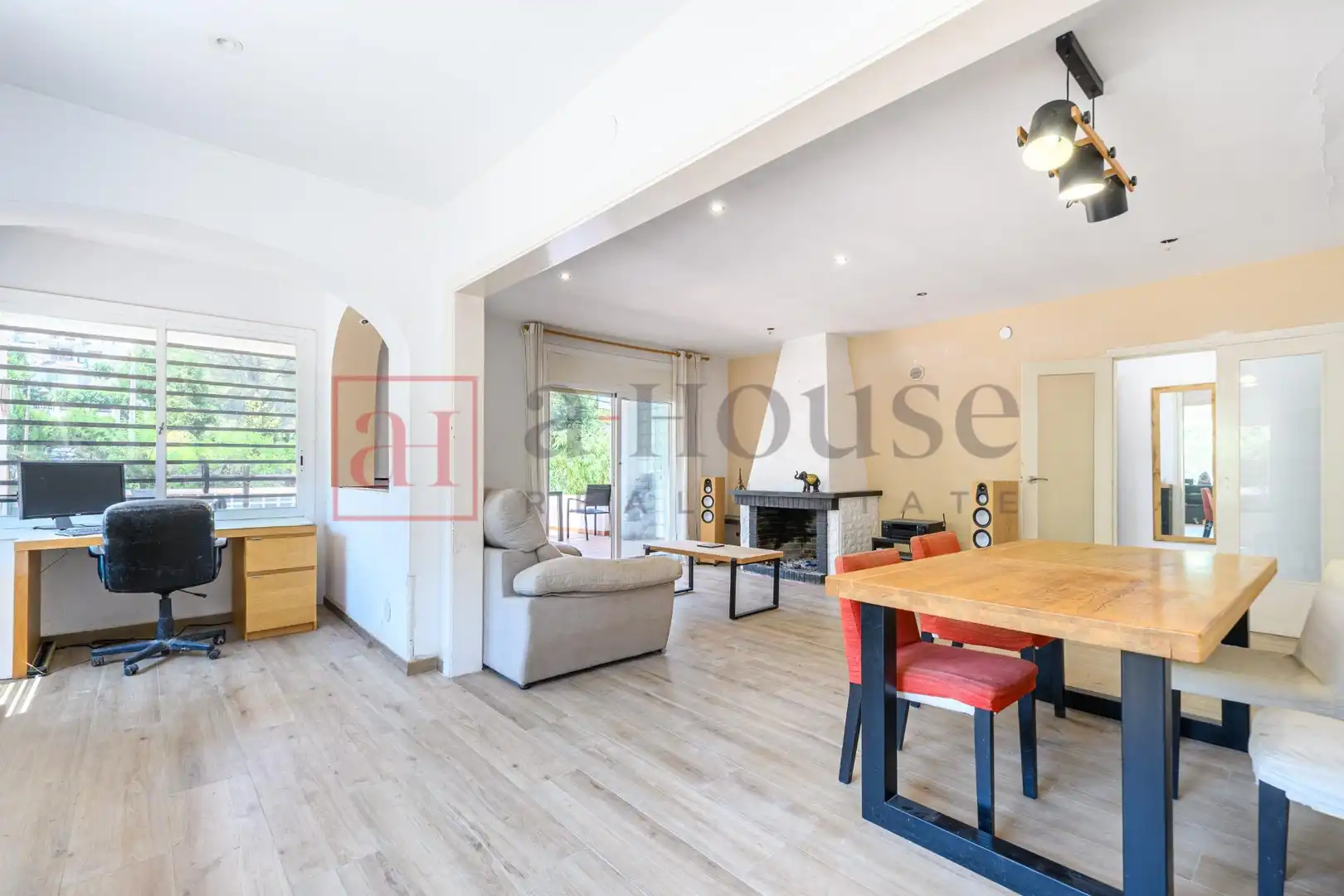 Sala de estar de Casa o chalet en venta en Olivella con Parquet, Terraza y Piscina
