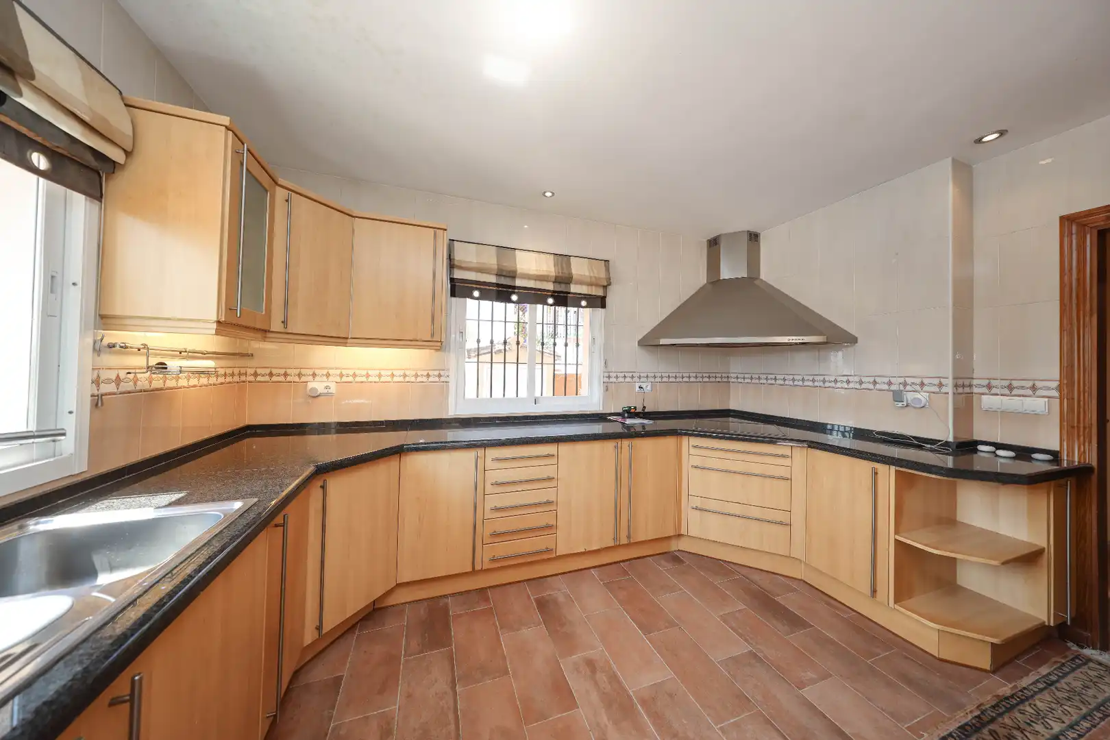 Kitchen of Houses for sale in Coín