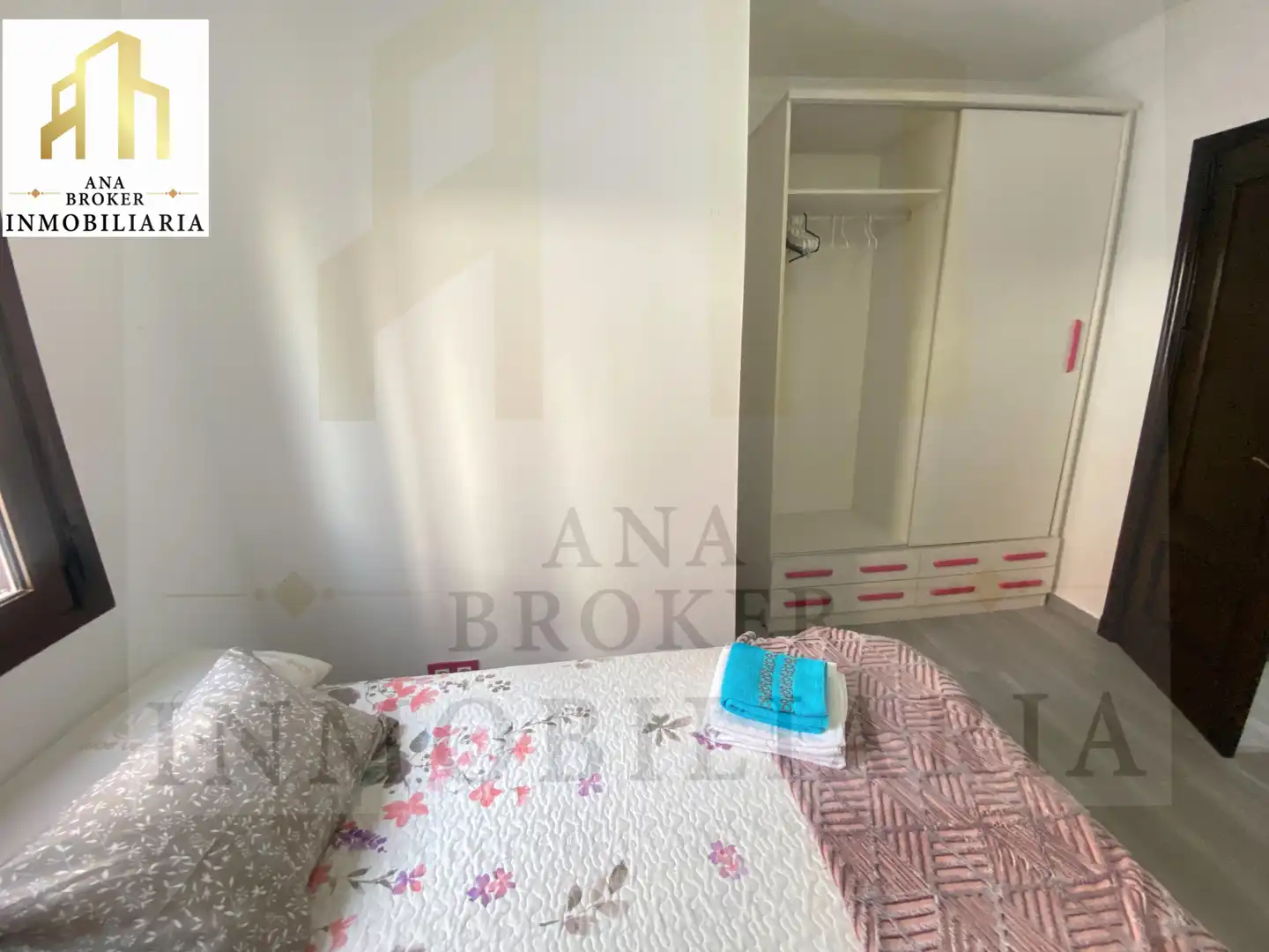 Dormitori de Casa o xalet en venda en Ronda amb Aire condicionat, Terrassa i Moblat