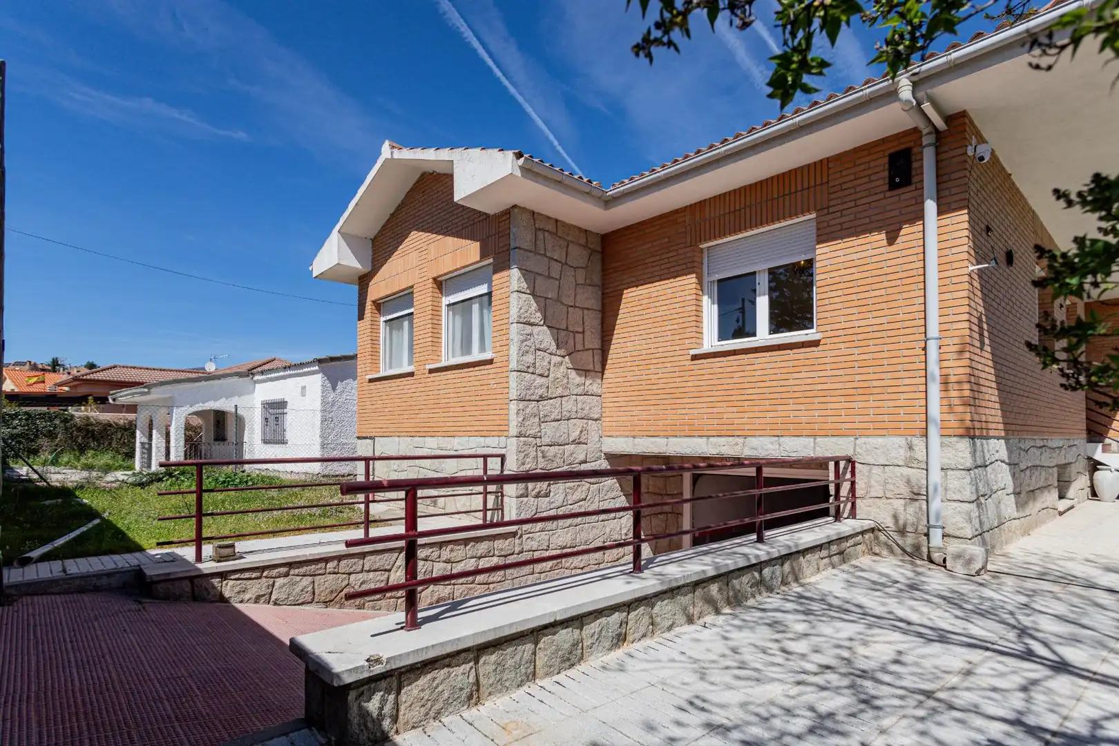 Exterior view of Houses for sale in Guadalix de la Sierra  with Heating, Terrace and Swimming Pool