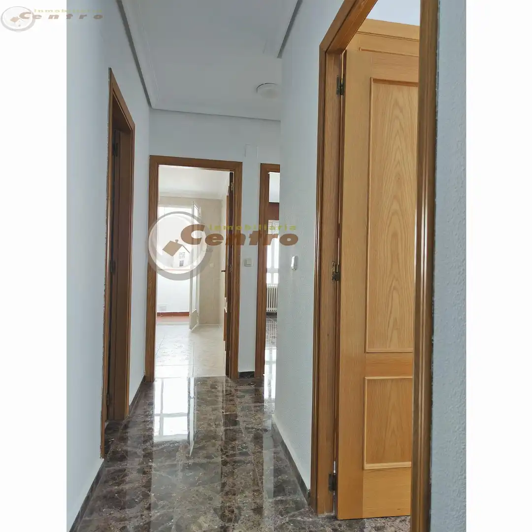 Piso en venta en Albacete con Calefacción, Terraza y Trastero