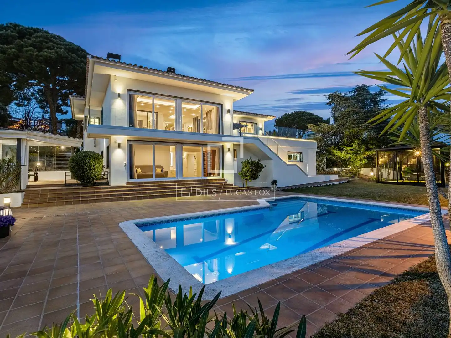 Vista exterior de Casa o xalet de lloguer en Alella amb Aire condicionat, Calefacció i Jardí privat