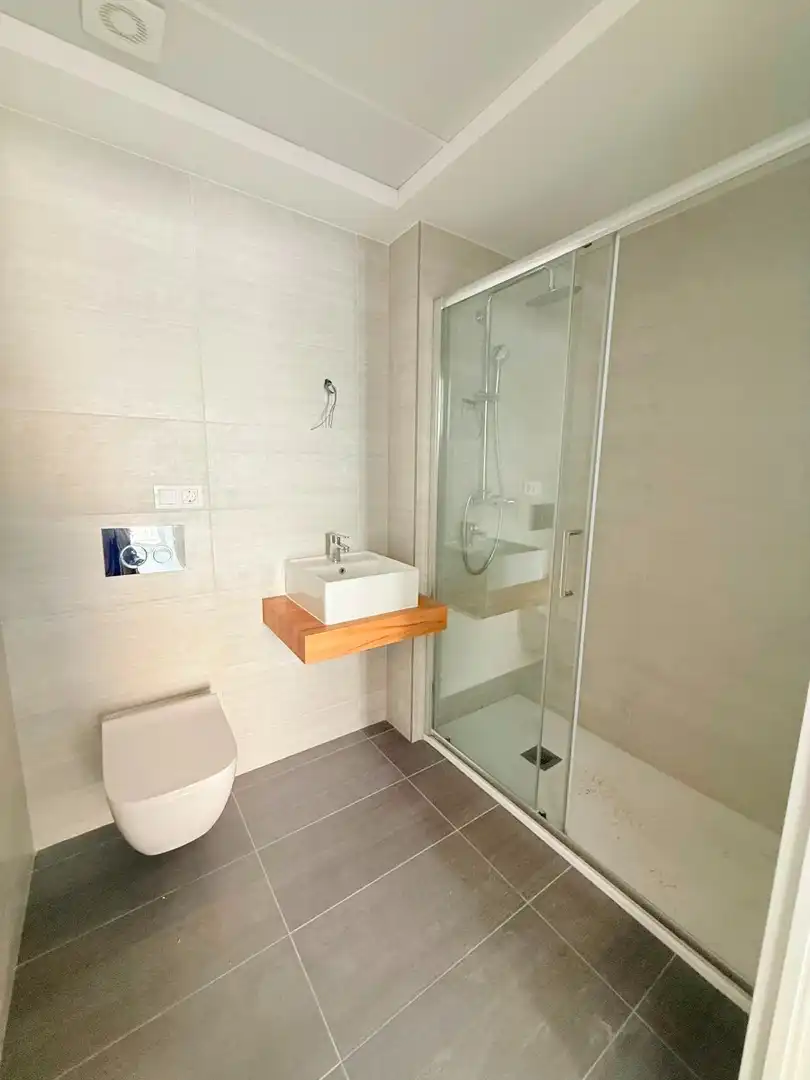 Baño de Apartamento en venta en Elche / Elx con Terraza, Piscina y Balcón