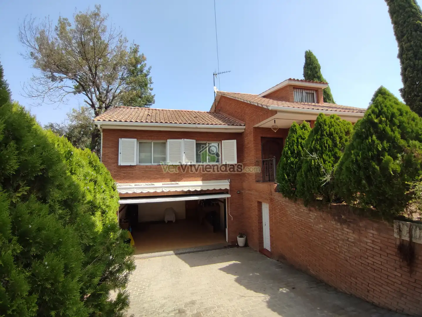 Vista exterior de Casa o xalet en venda en Esparreguera amb Aire condicionat, Calefacció i Jardí privat