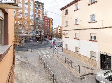 Piso con balcón en venta en Avenida DE DILAR