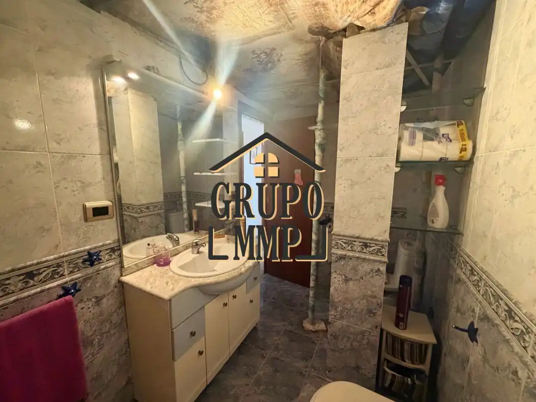Baño de Piso en venta en Castellón de la Plana / Castelló de la Plana con Aire acondicionado, Calefacción y Amueblado