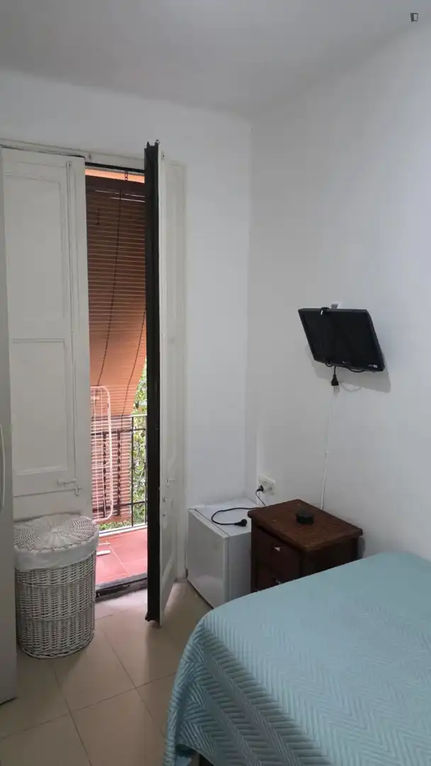 Habitación de Apartamento para compartir en Barcelona con Amueblado, Horno y Lavadora