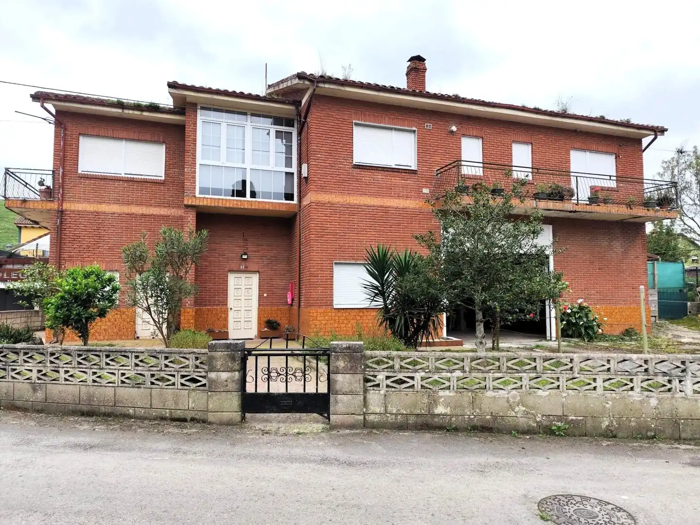 Vista exterior de Casa o chalet en venta en Castañeda con Calefacción, Jardín privado y Trastero