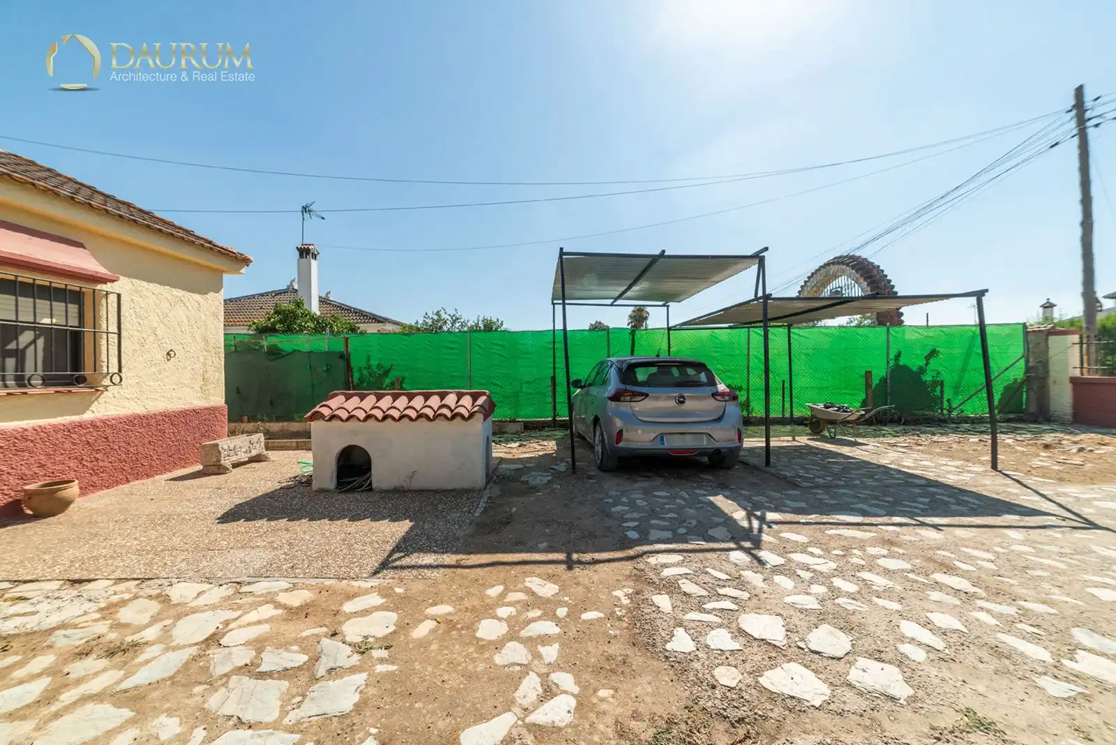 Vista exterior de Casa o xalet en venda en La Rinconada amb Aire condicionat, Calefacció i Piscina