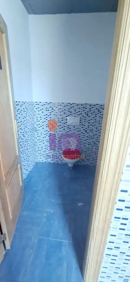 Badezimmer von Fabrikhallen zur Miete in Valdepeñas