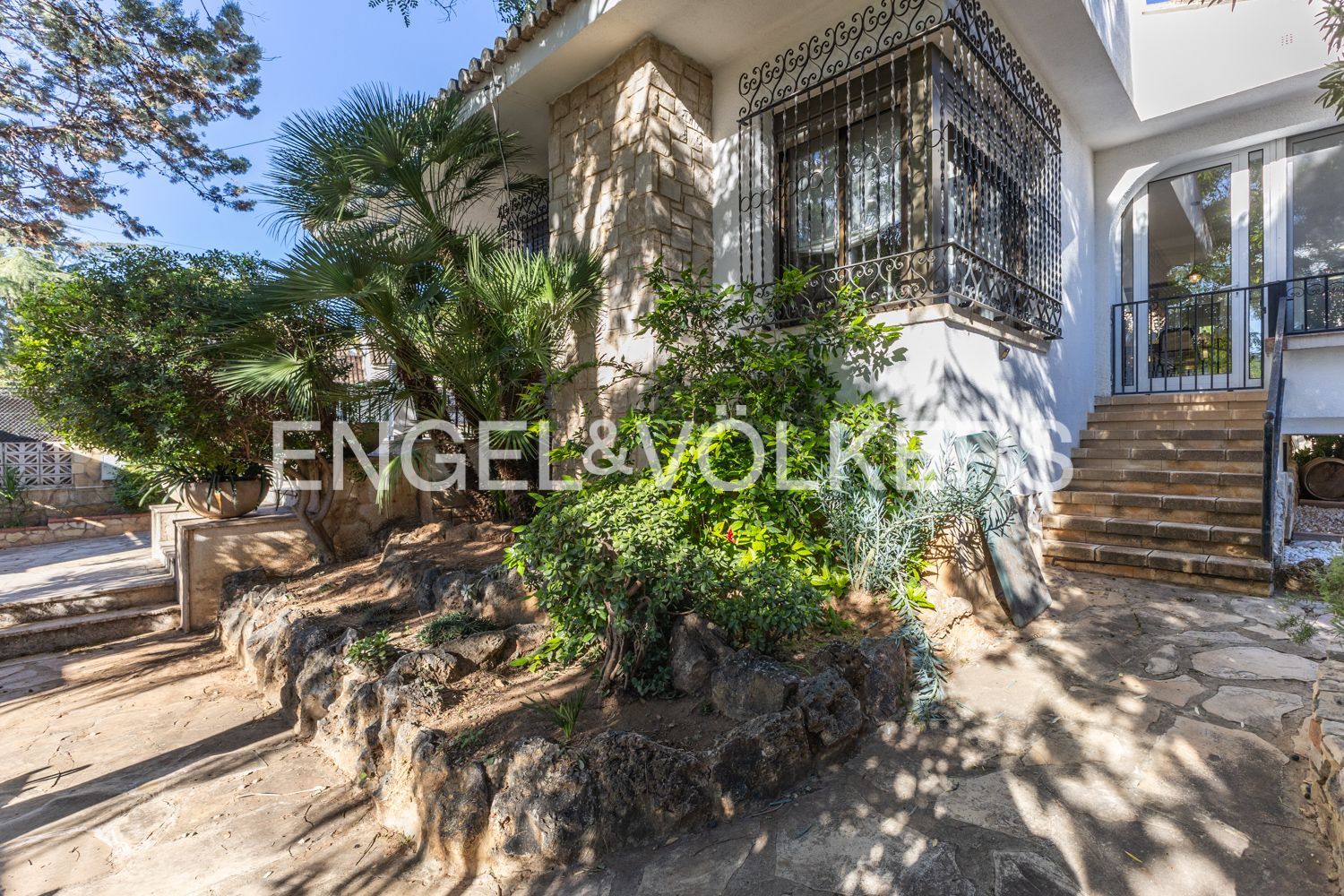 Vista exterior de Casa o xalet en venda en Torrent amb Aire condicionat, Calefacció i Jardí privat