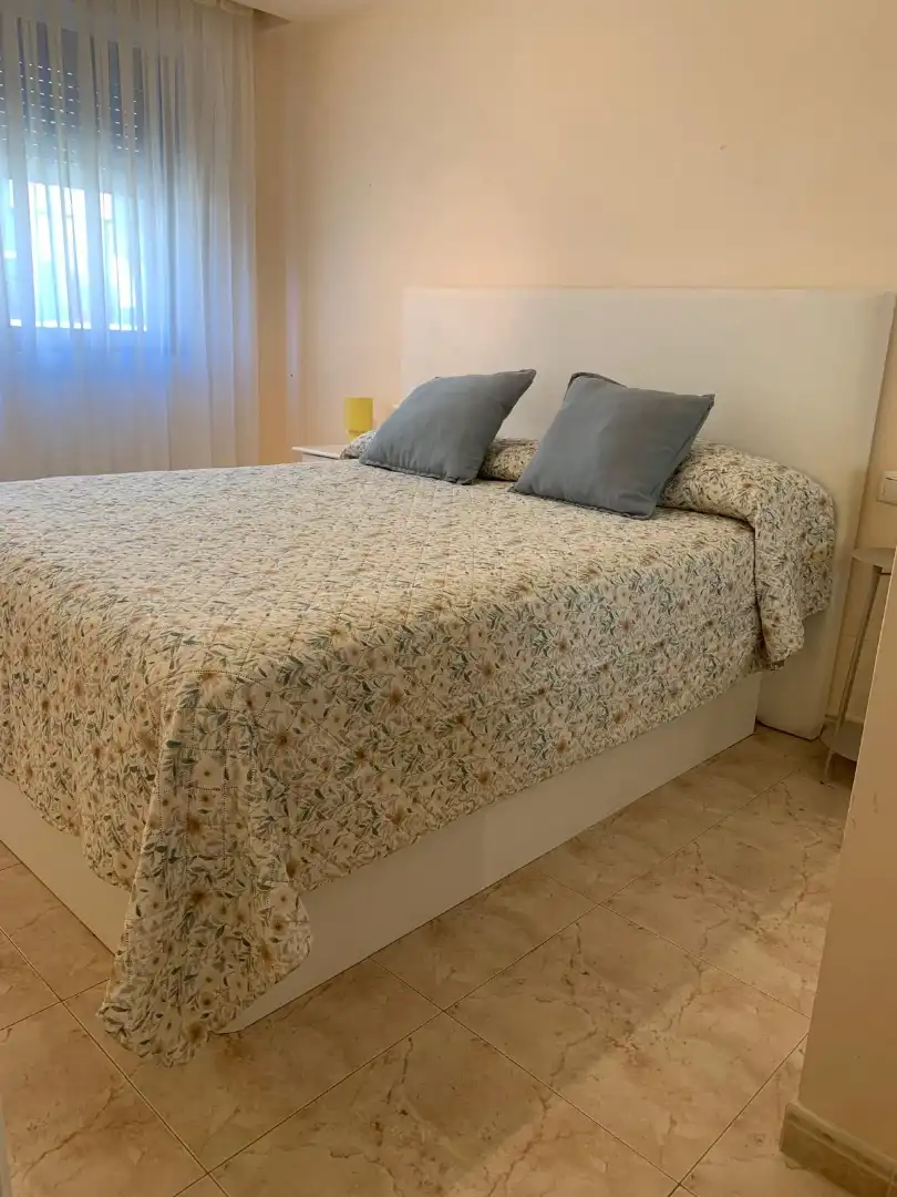 Dormitori de Apartament de lloguer en Sanxenxo amb Aire condicionat, Terrassa i Traster