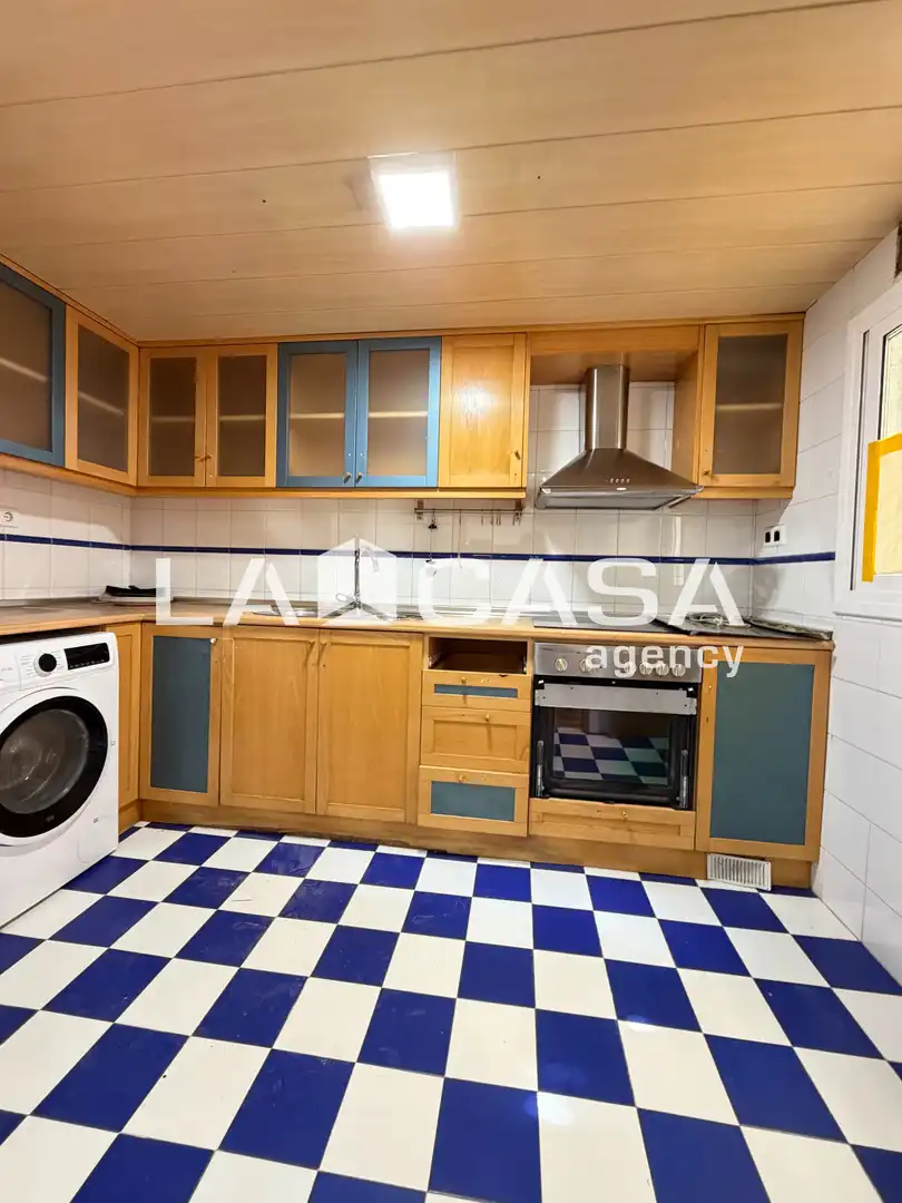 Küche von Dachboden zum Verkauf in Badalona mit Heizung und Terrasse
