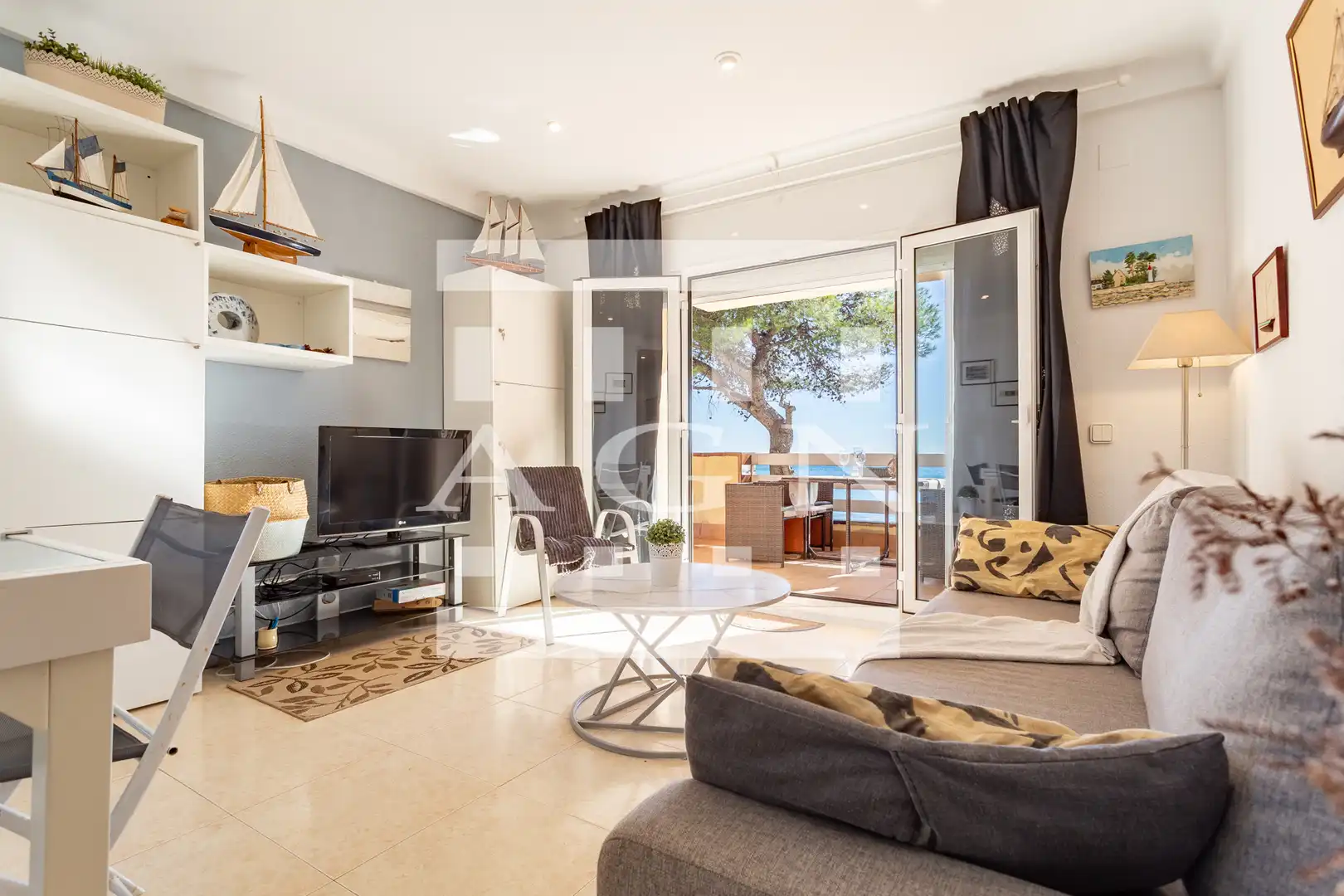 Living room of Flat for sale in Mont-roig del Camp  with Terrace, Furnished and Oven
