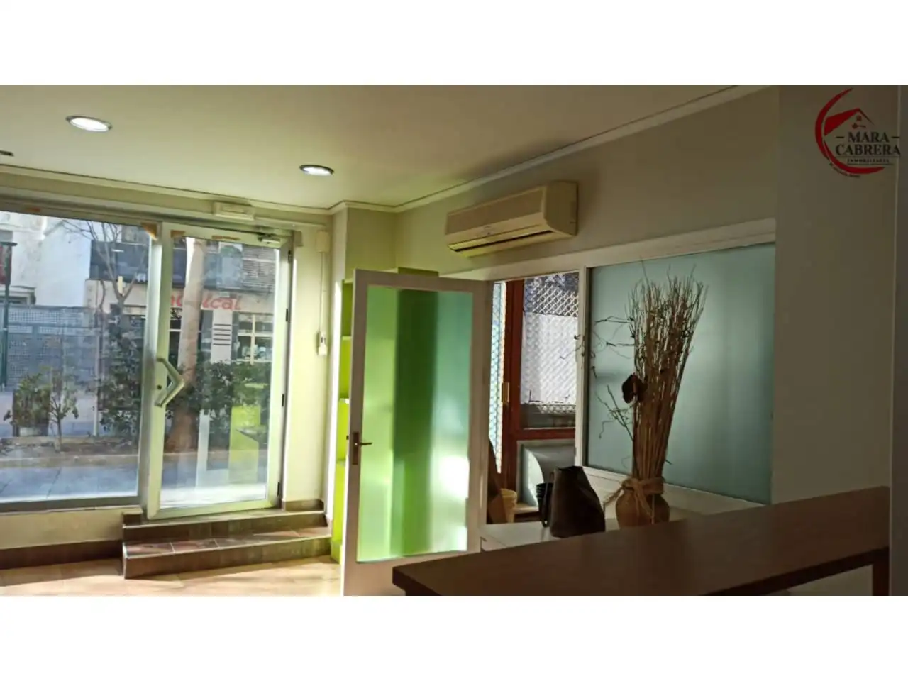 Local comercial de lloguer a Calle Tossal