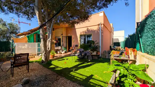 Villa avec piscine à vendre à Nueva Torrevieja - Aguas Nuevas