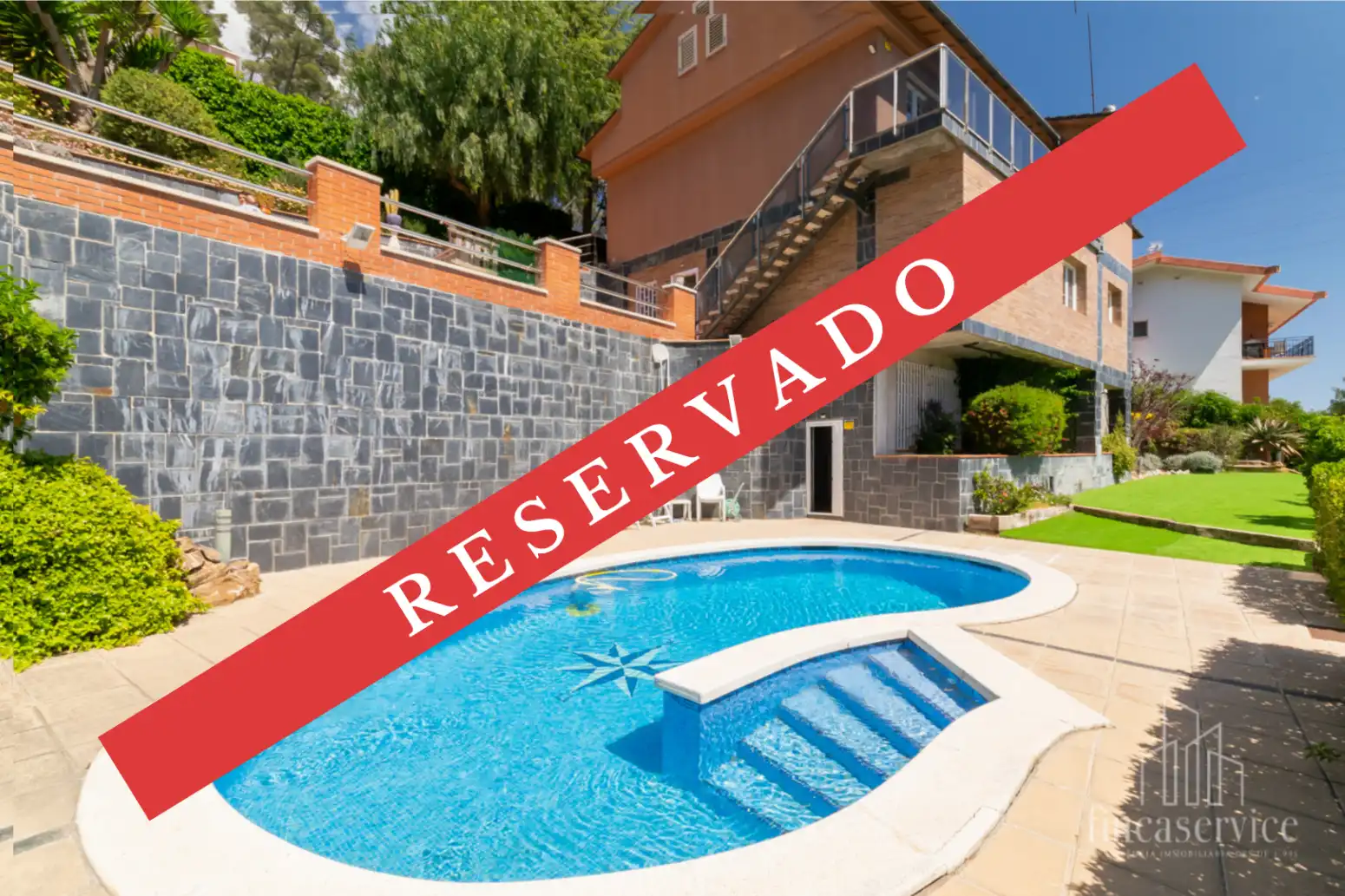 Piscina de Casa o xalet en venda en Santa Coloma de Cervelló amb Aire condicionat, Calefacció i Jardí privat