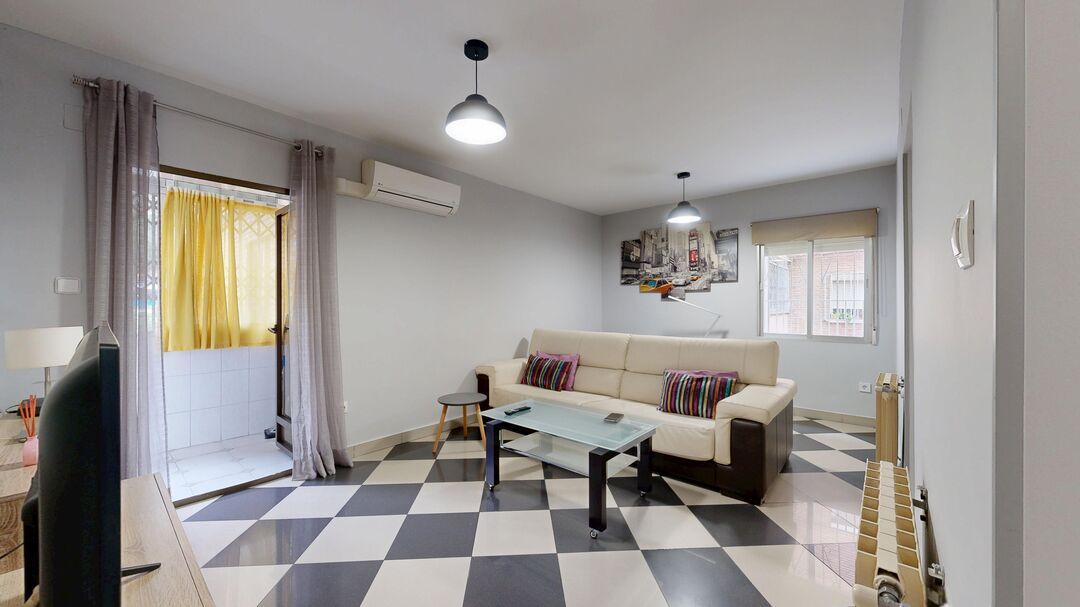 Flat to rent in Calle de San Claudio, Palomeras Sureste