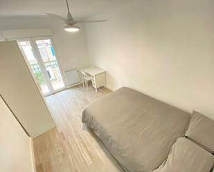 Bedroom of Flat to share in  Madrid Capital  with Heating, Washing machine and Internet