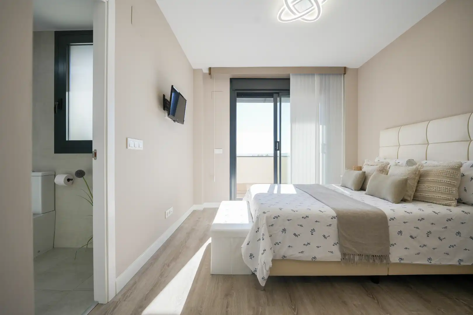 Schlafzimmer von Dachboden zum Verkauf in Valladolid mit Klimaanlage, Heizung und Privatgarten