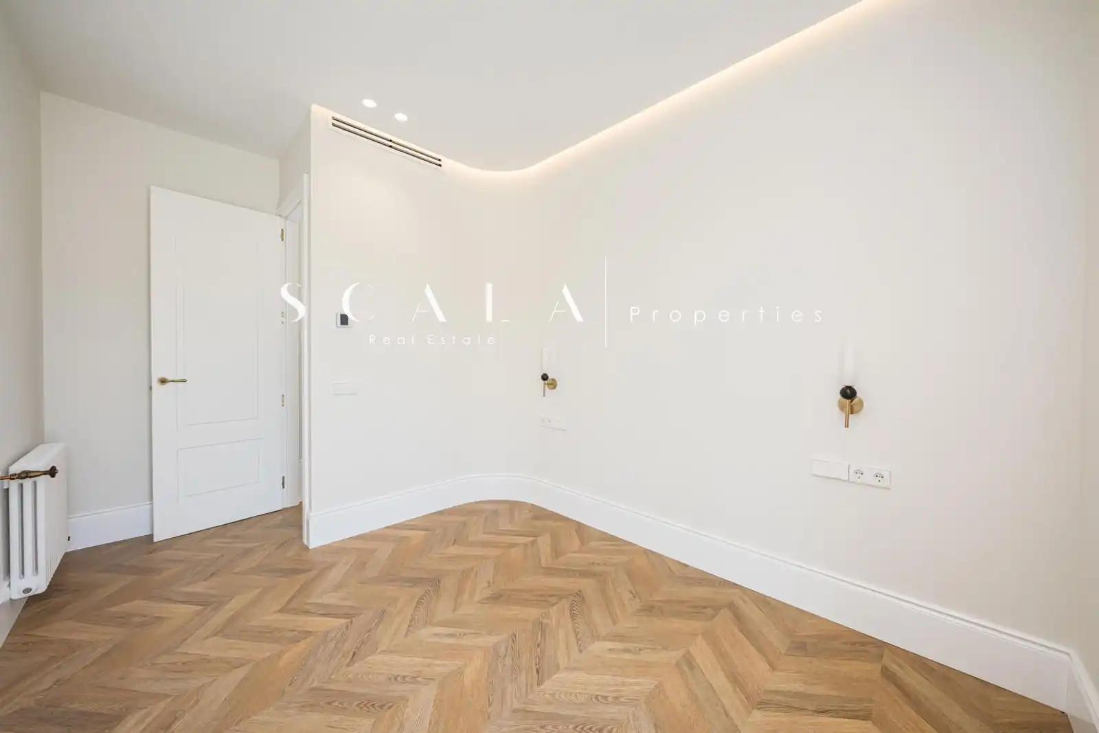 Bedroom of Attic for rent in Madrid  with Air Conditioner, Heating and Terrace