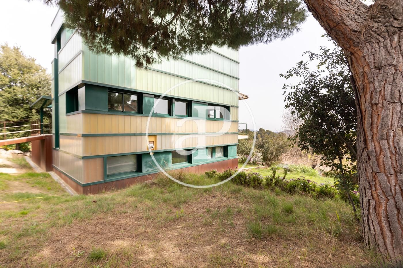 Vista exterior de Casa o xalet en venda en Cerdanyola del Vallès amb Aire condicionat, Calefacció i Jardí privat