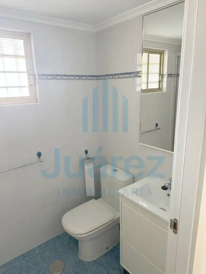 Baño de Piso de alquiler en Alicante / Alacant con Aire acondicionado, Calefacción y Parquet