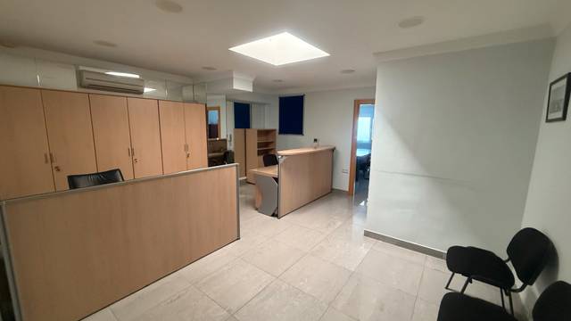 Local comercial en Alquiler en Distrito Zeta - Recinto Ferial Cortijo de Torres